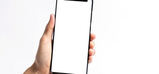 Huawei servis zaradi počenega stekla kamere