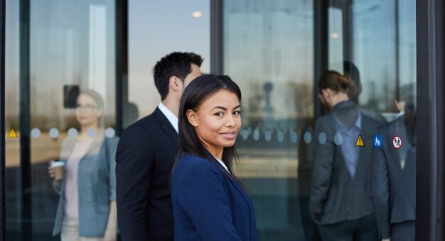 Steklena drsna vrata